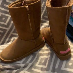Brown boots for winter